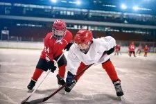 Body checking in ice hockey: What are the risks?