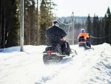 Snowmobiles: Safety tips 